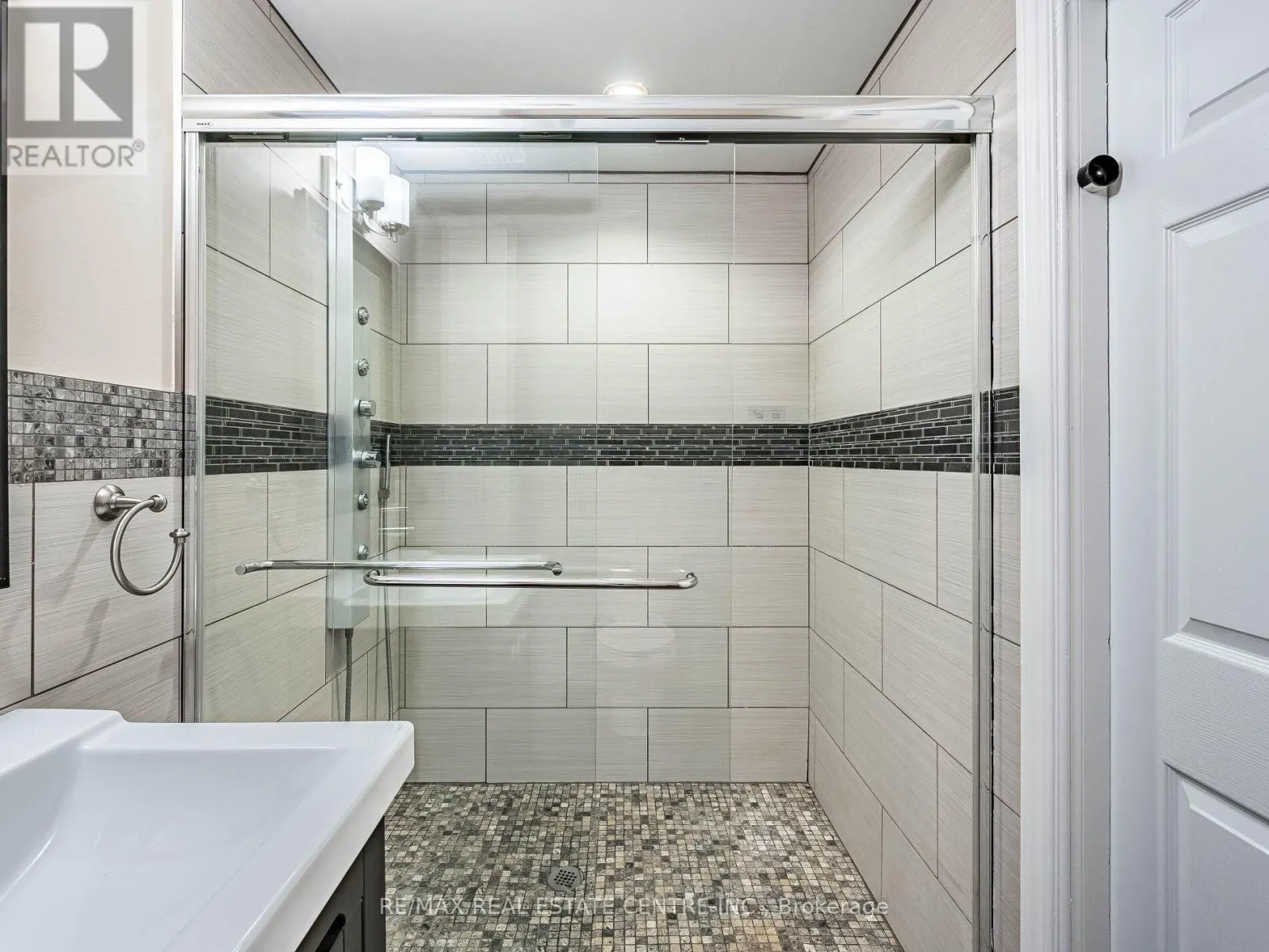 1581 PORTSMOUTH PLACE