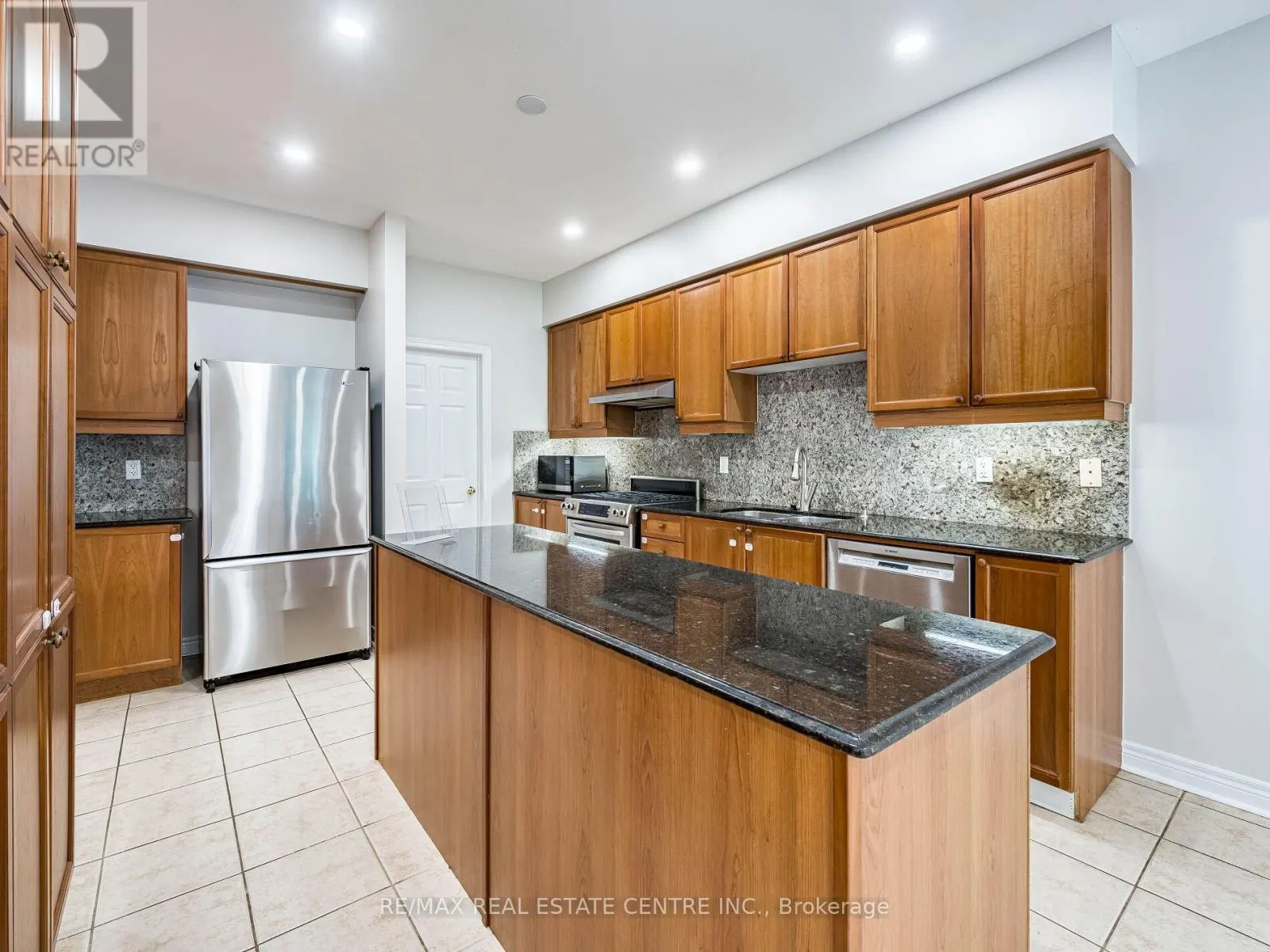 1581 PORTSMOUTH PLACE