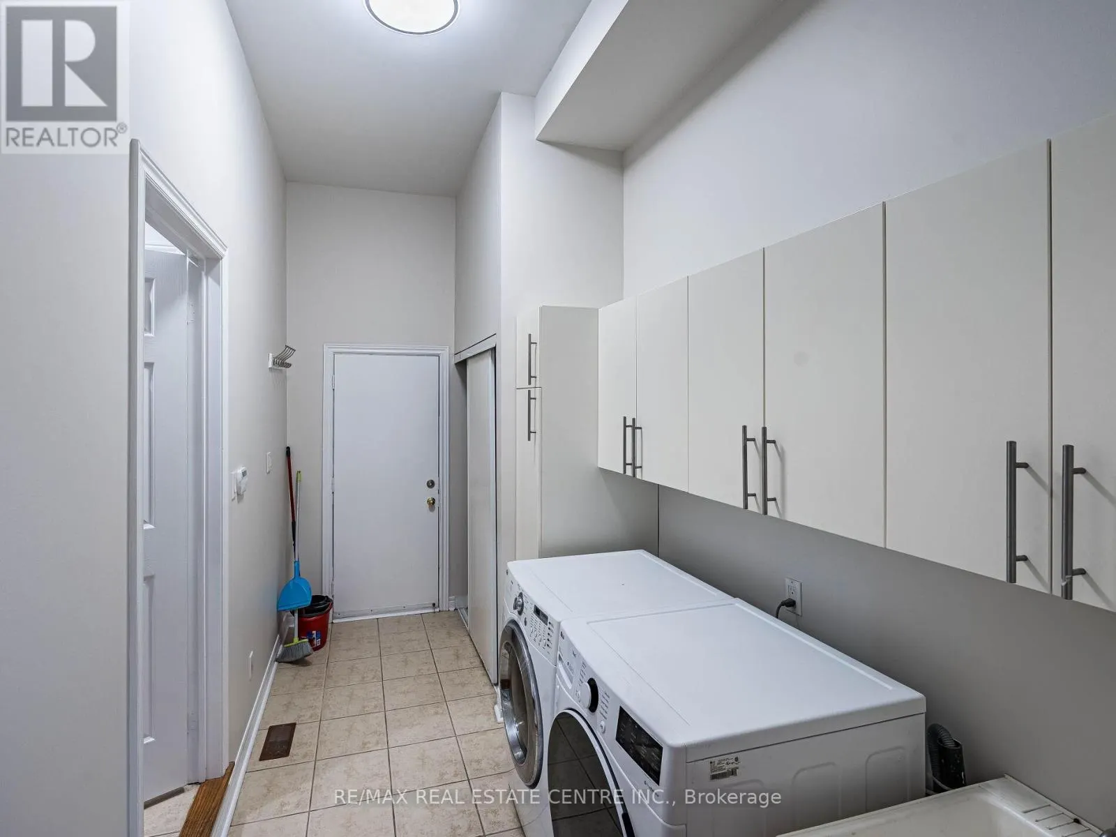 1581 PORTSMOUTH PLACE