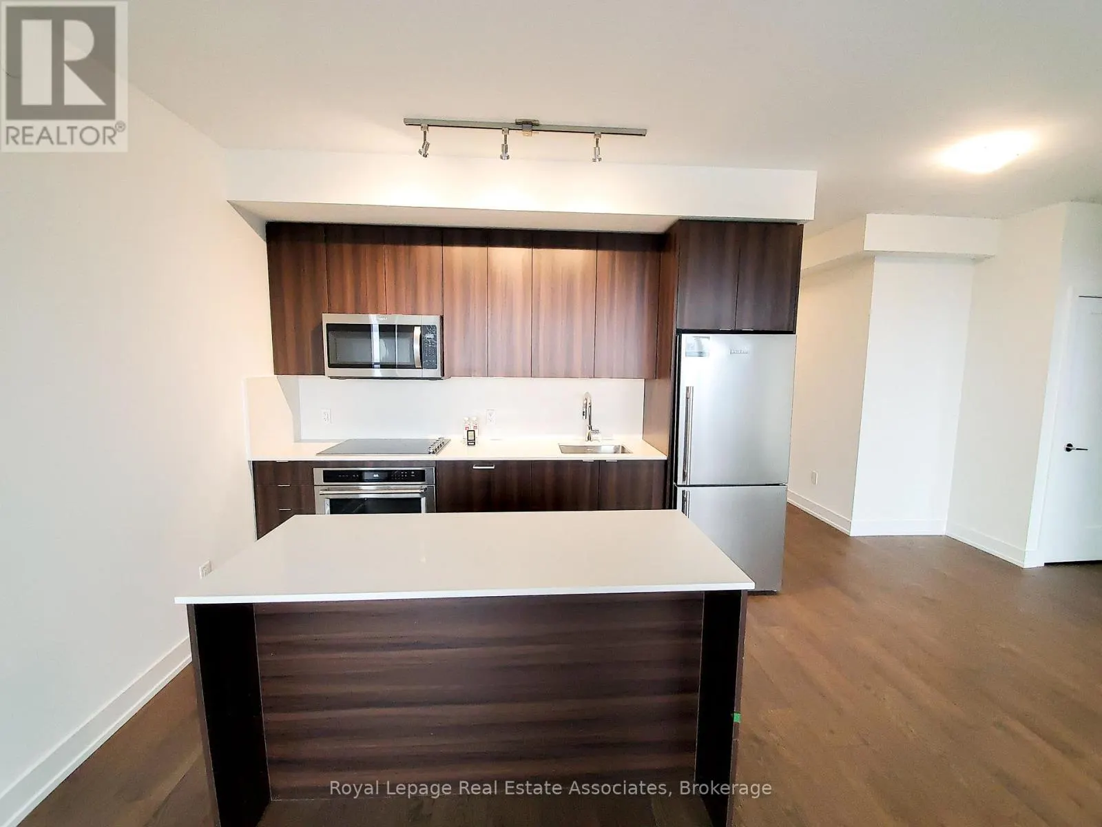 3636 - 5 MABELLE AVENUE