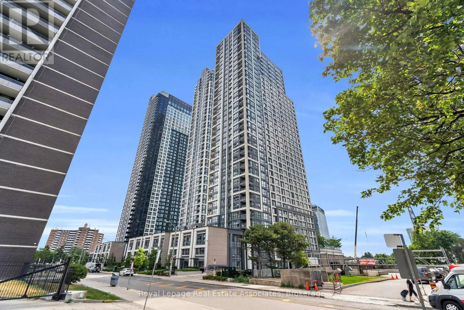 3636 - 5 MABELLE AVENUE