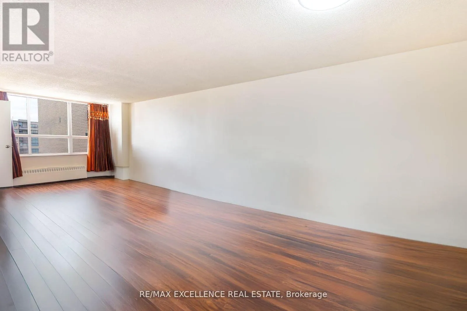 2116 - 370 DIXON ROAD