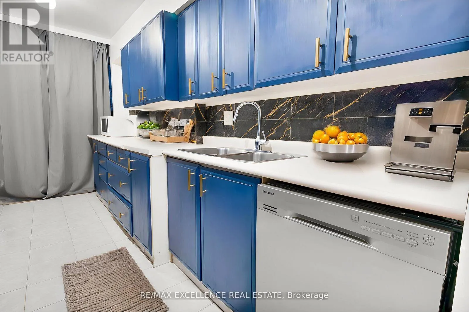 2116 - 370 DIXON ROAD