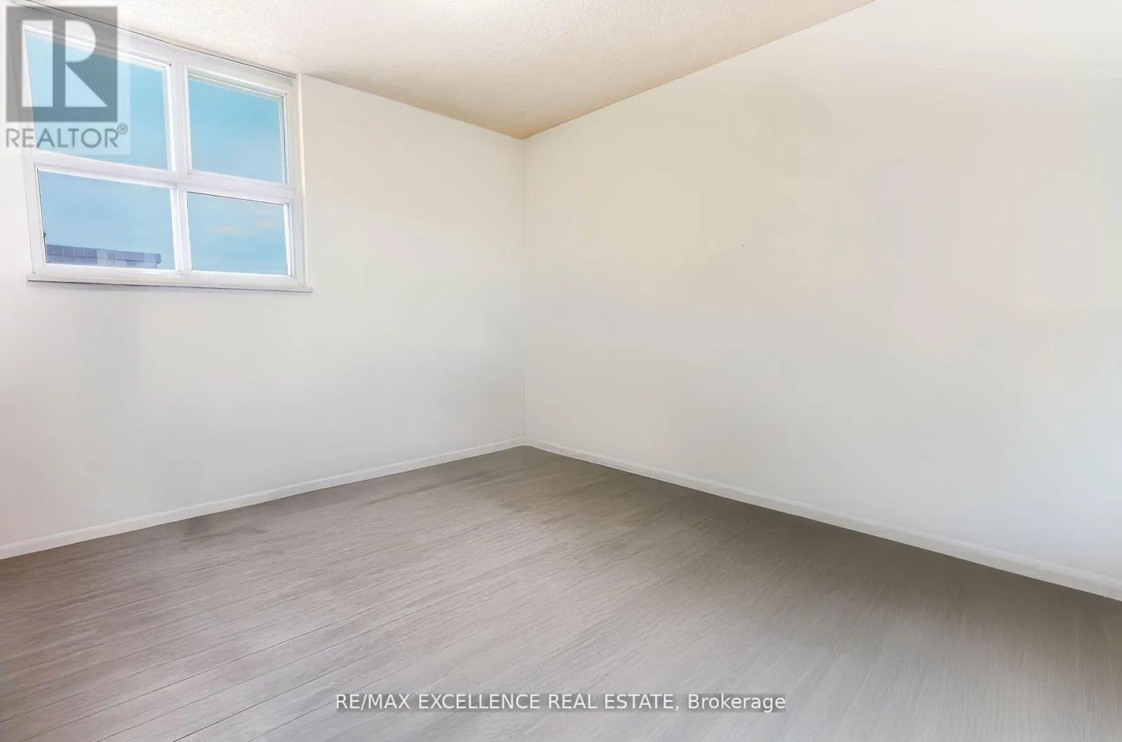 2116 - 370 DIXON ROAD