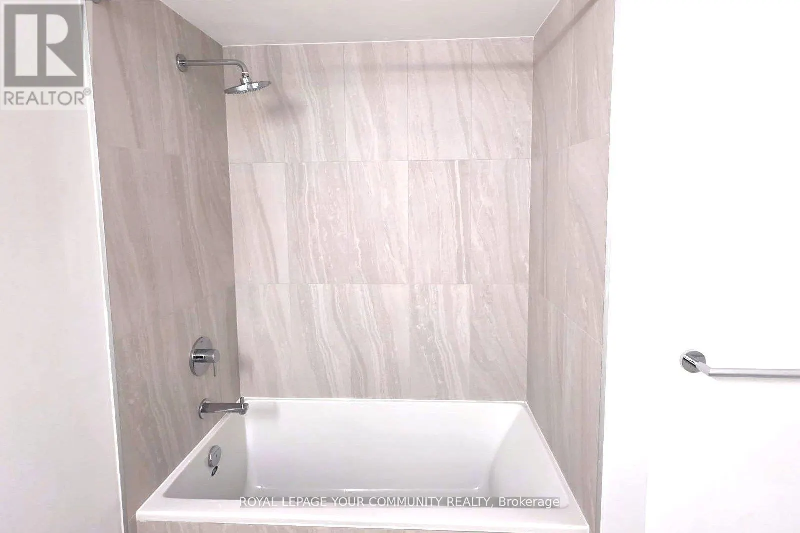 528 - 1007 THE QUEENSWAY