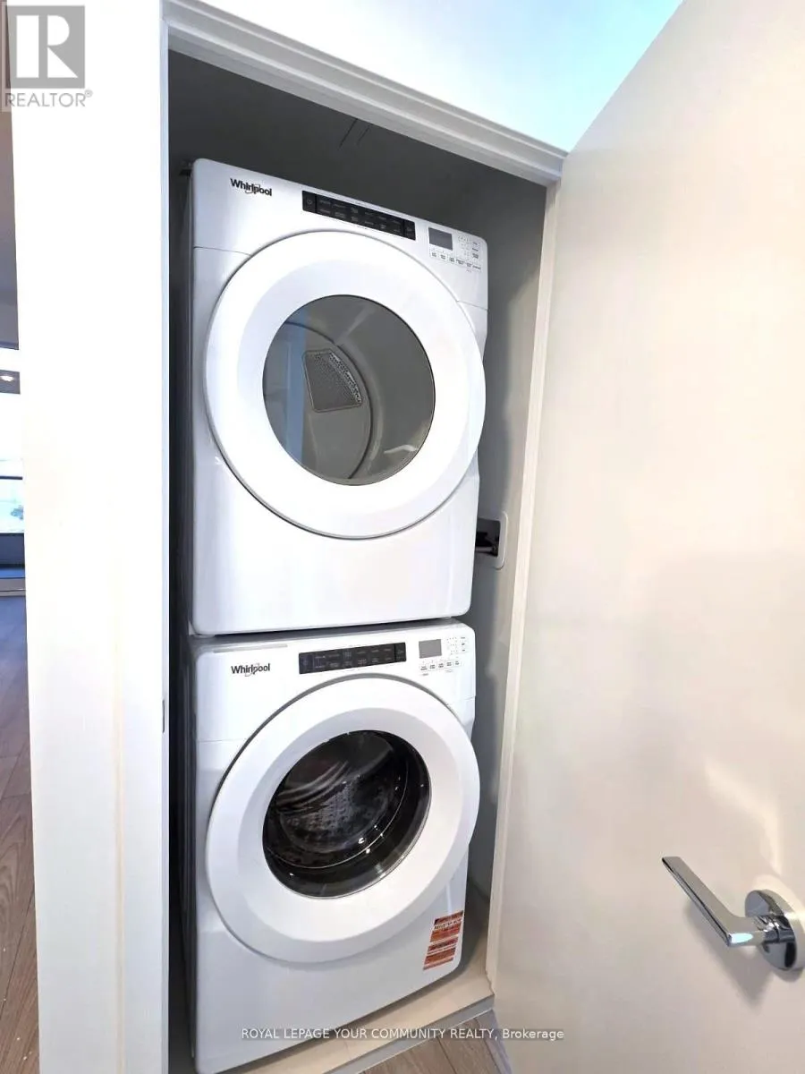 528 - 1007 THE QUEENSWAY