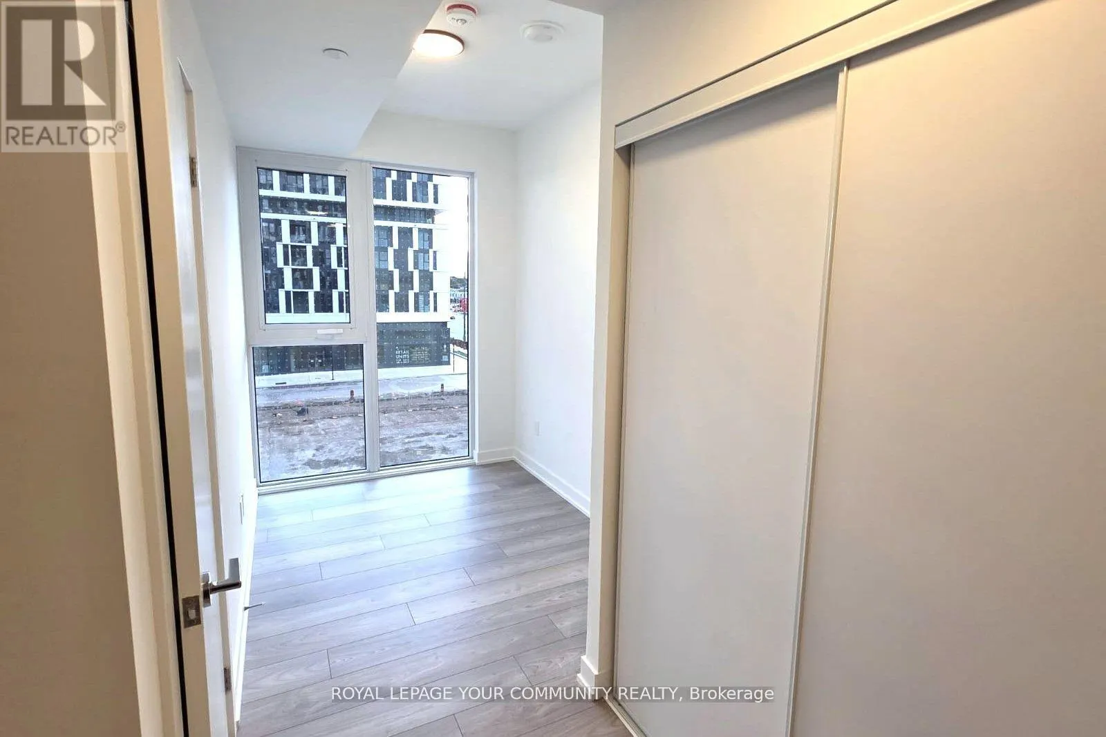 528 - 1007 THE QUEENSWAY