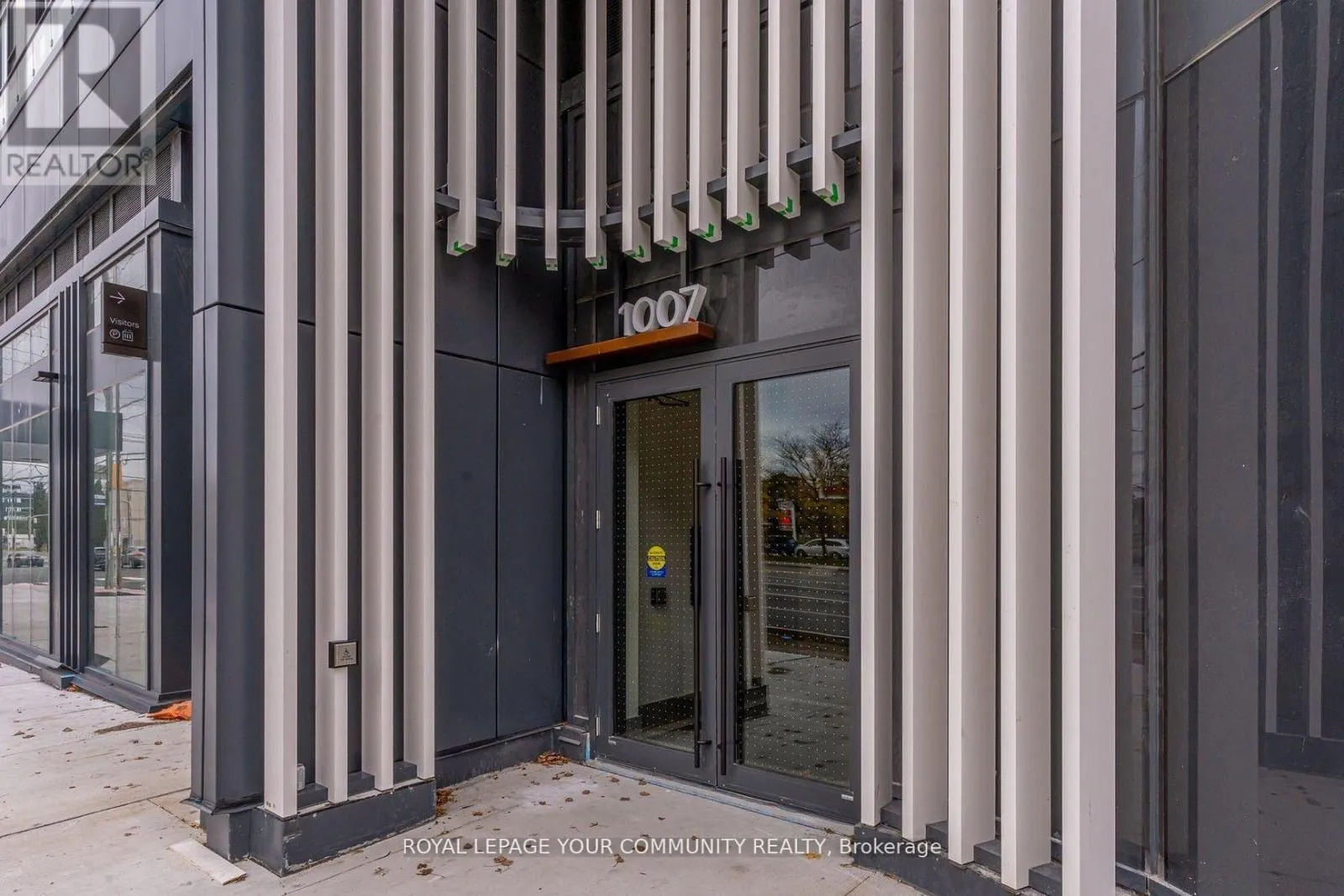 528 - 1007 THE QUEENSWAY