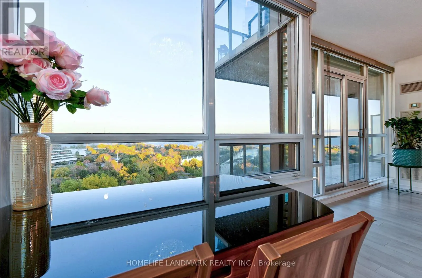 1206 - 2230 LAKESHORE BOULEVARD W