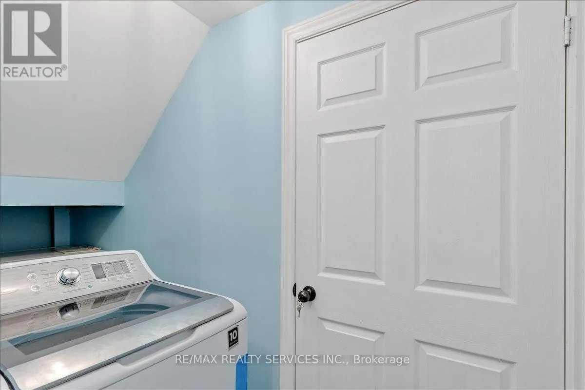 BSMT - 524 ATTENBOROUGH TERRACE N