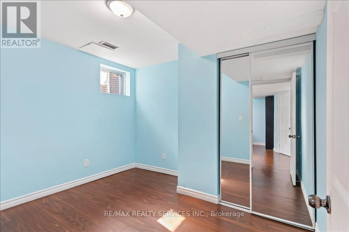 BSMT - 524 ATTENBOROUGH TERRACE N