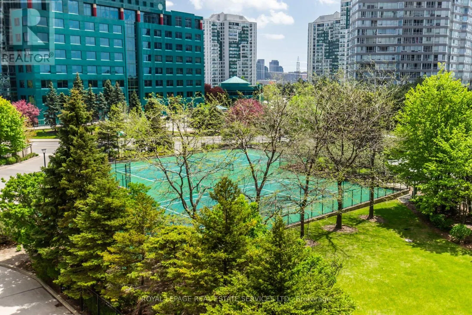 418 - 25 KINGSBRIDGE GARDEN CIRCLE