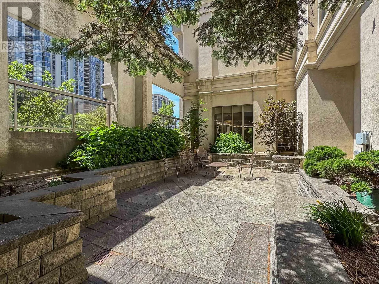 418 - 25 KINGSBRIDGE GARDEN CIRCLE