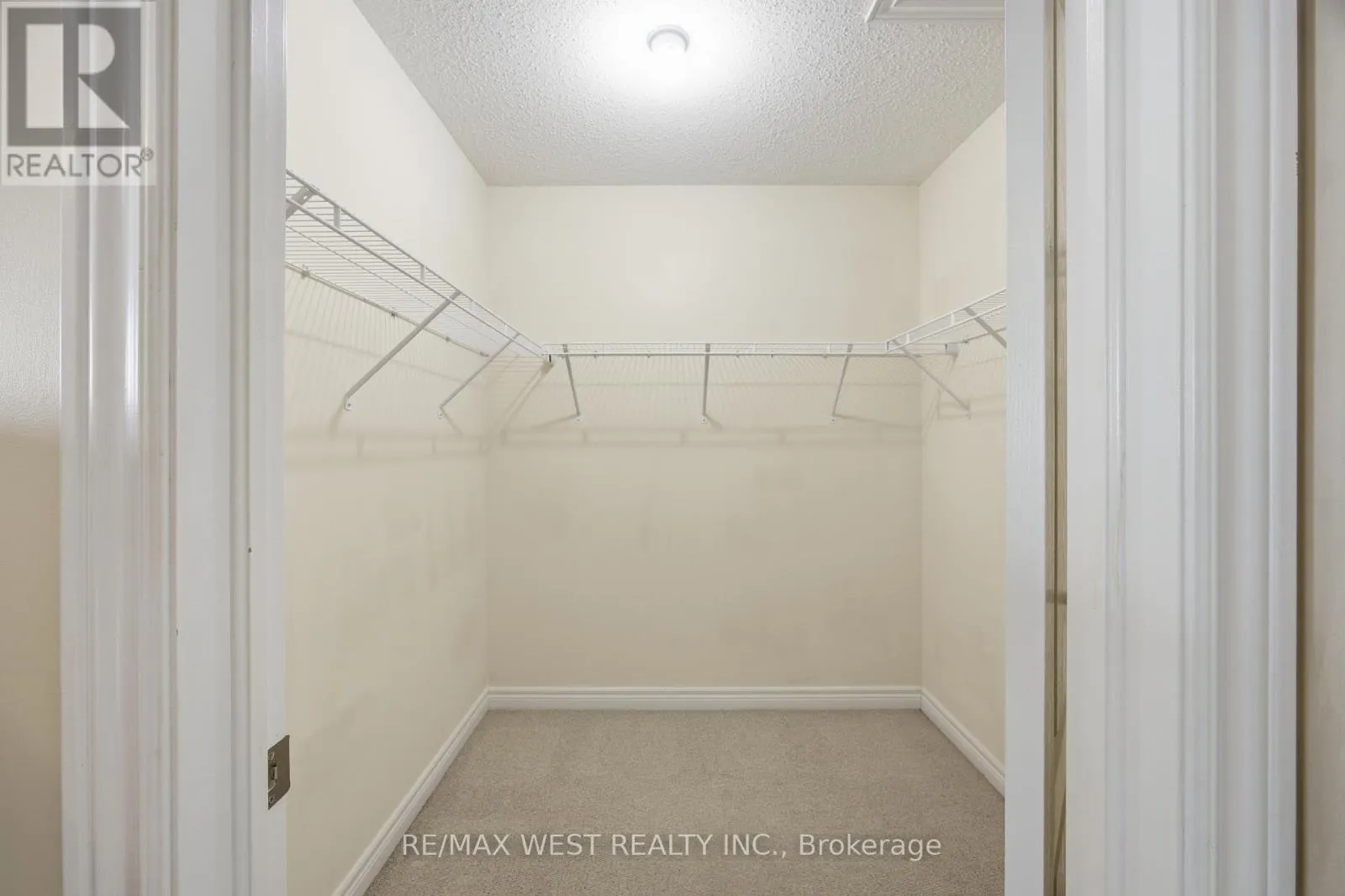 90 SKY HARBOUR DRIVE