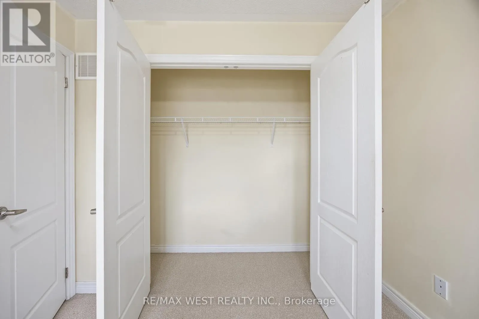 90 SKY HARBOUR DRIVE