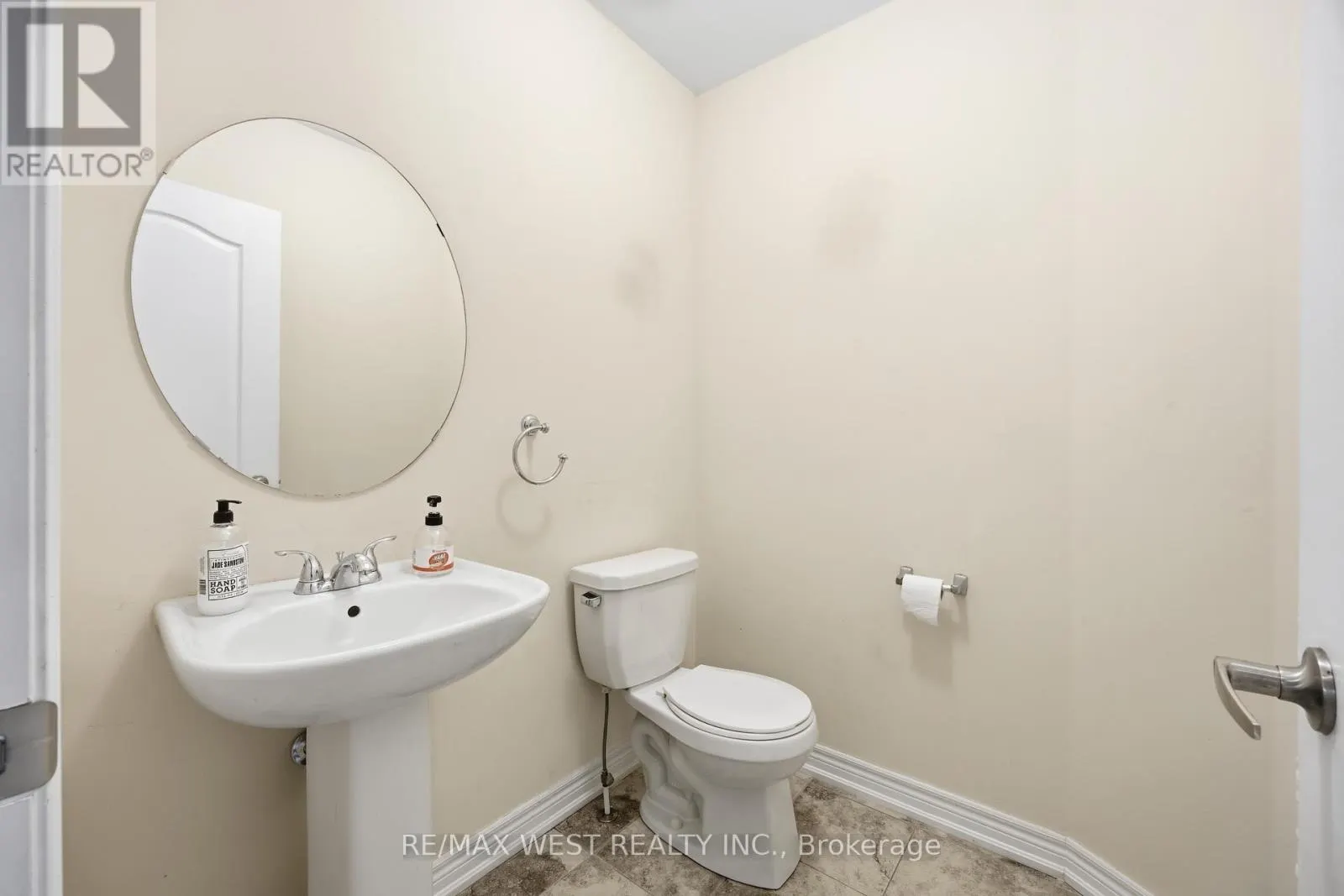 90 SKY HARBOUR DRIVE