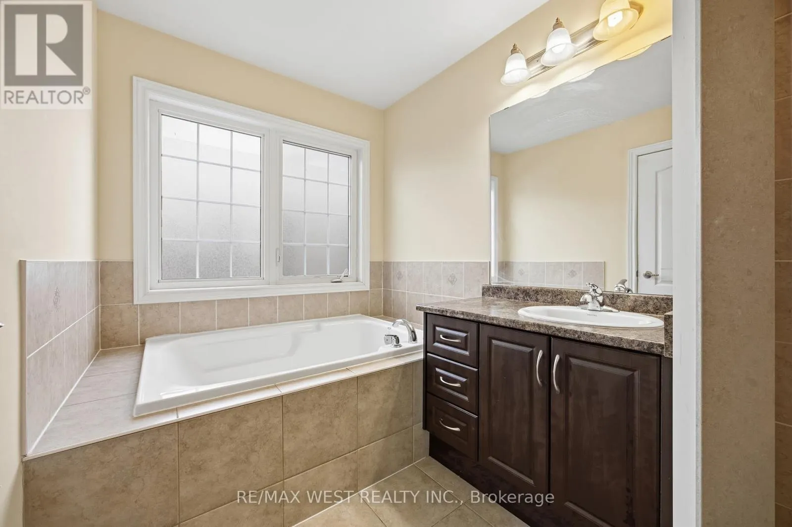 90 SKY HARBOUR DRIVE