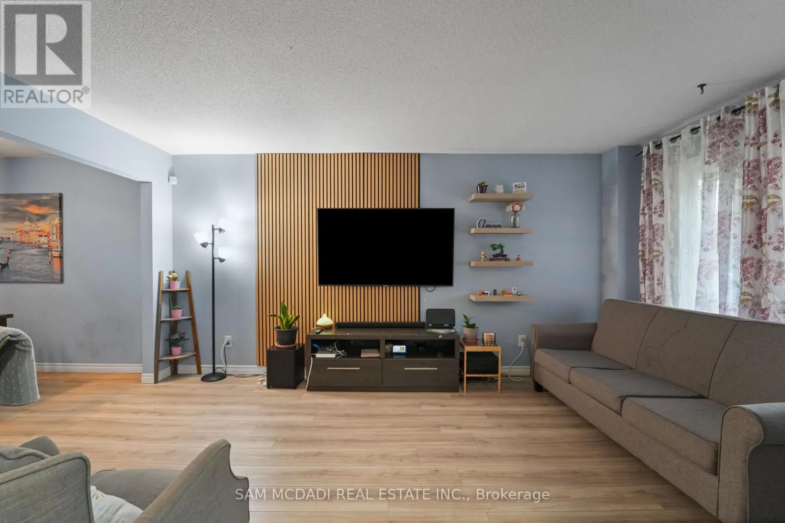 7262 CORRINE CRESCENT