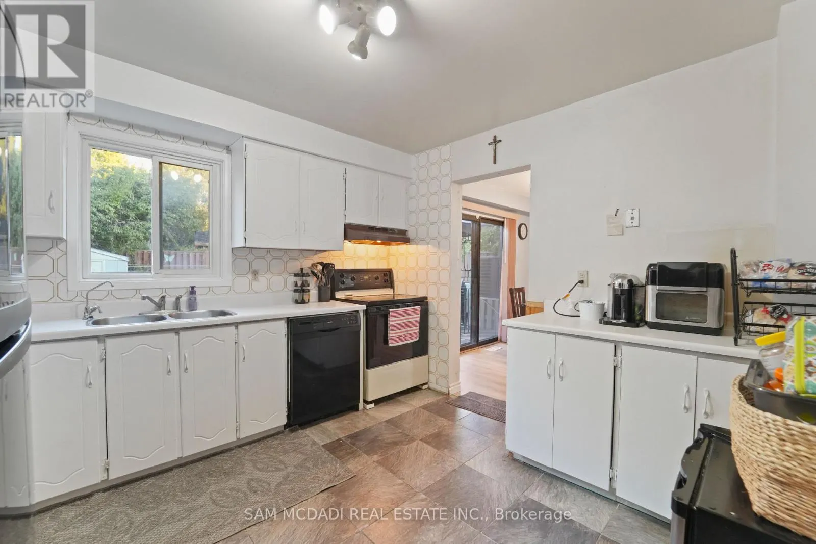 7262 CORRINE CRESCENT