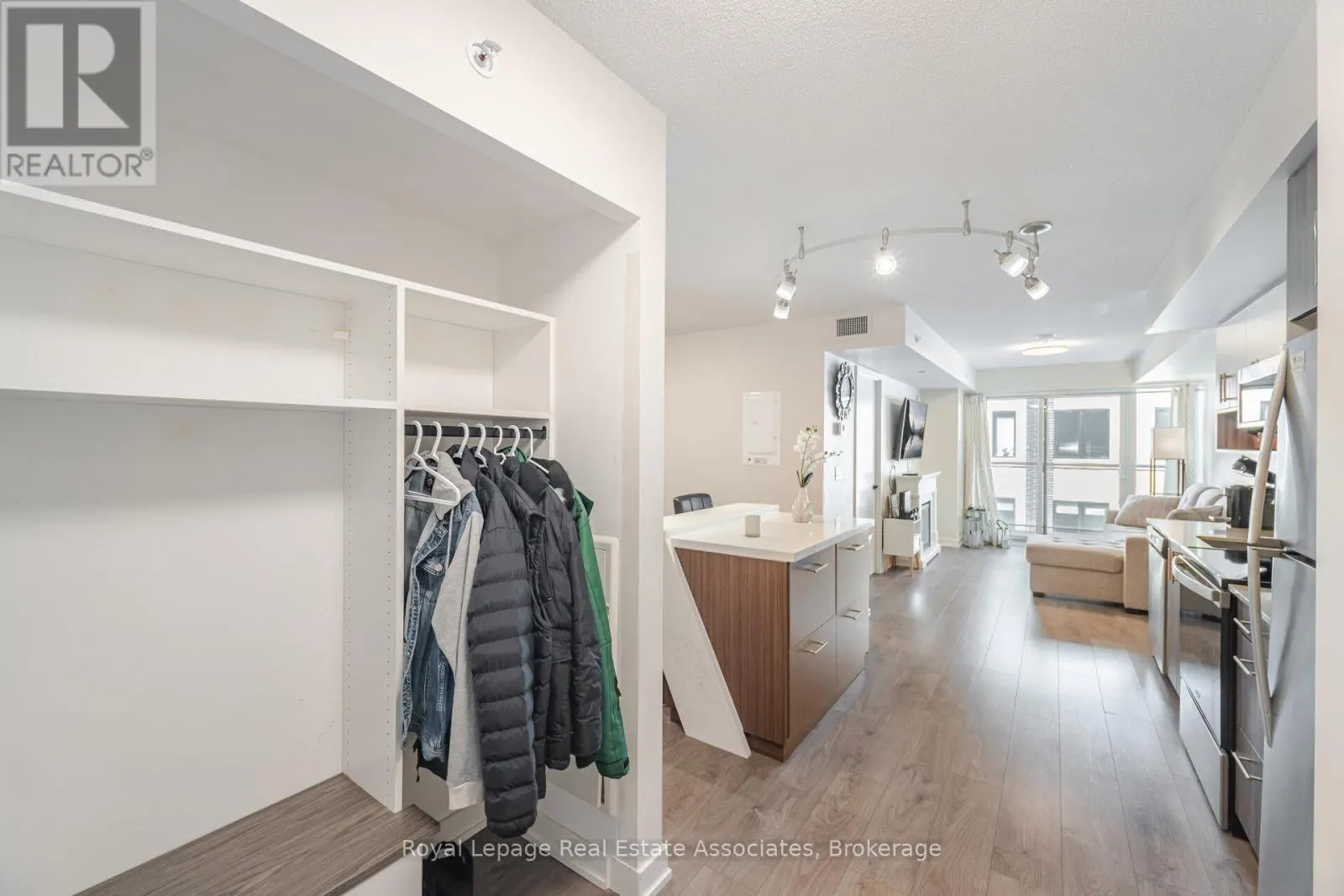 B327 - 1119 COOKE BOULEVARD