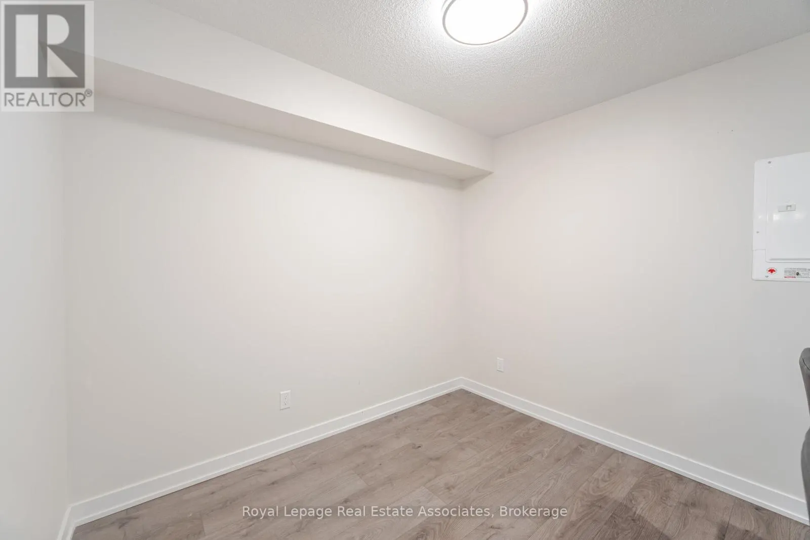 B327 - 1119 COOKE BOULEVARD