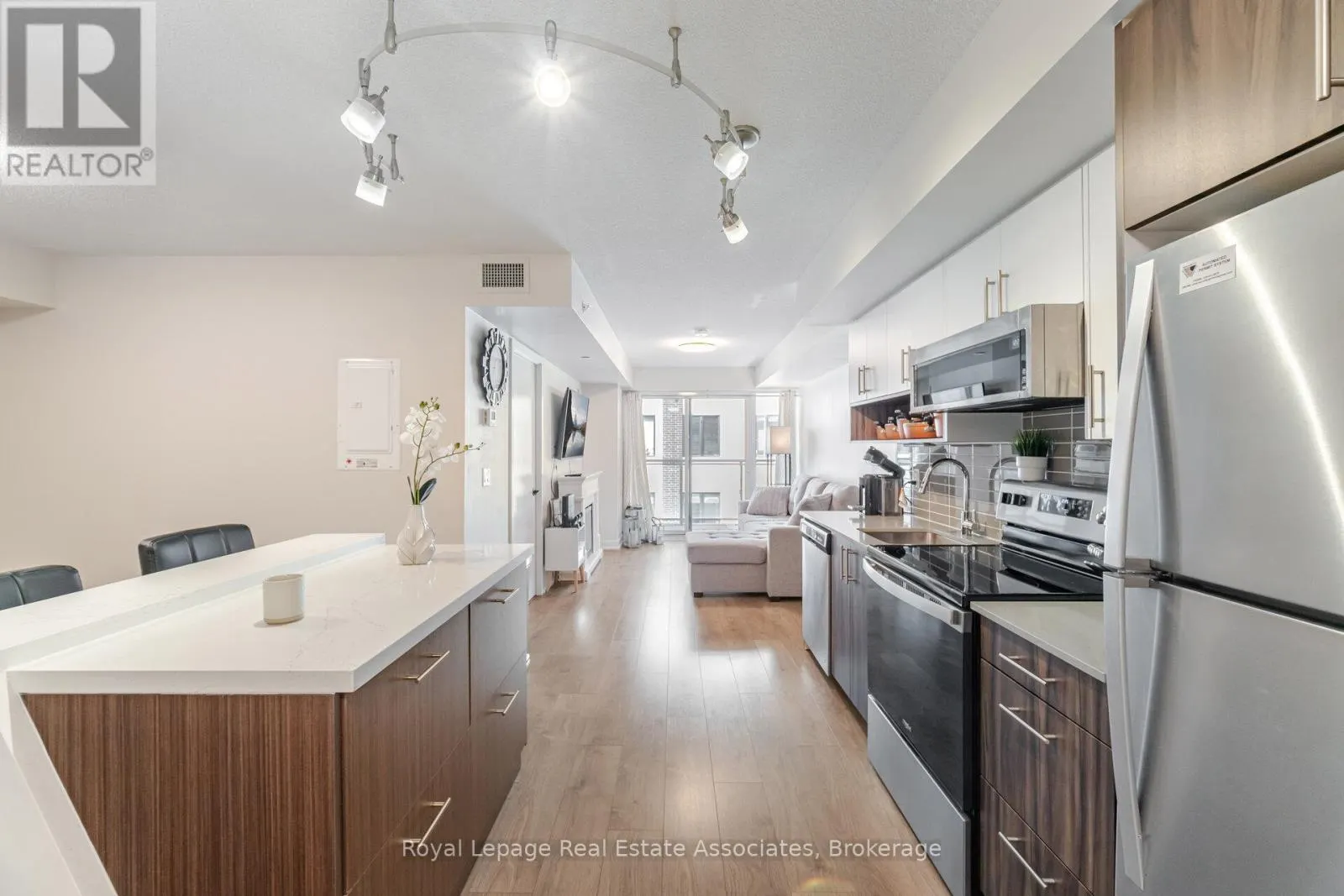 B327 - 1119 COOKE BOULEVARD