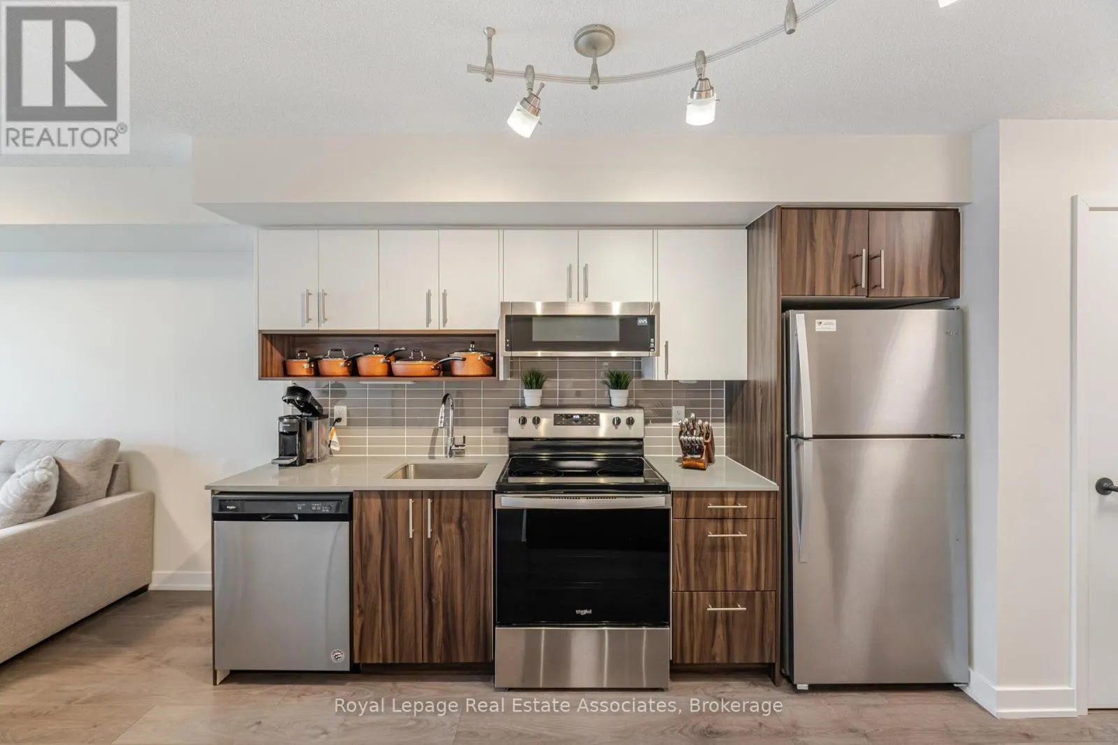 B327 - 1119 COOKE BOULEVARD