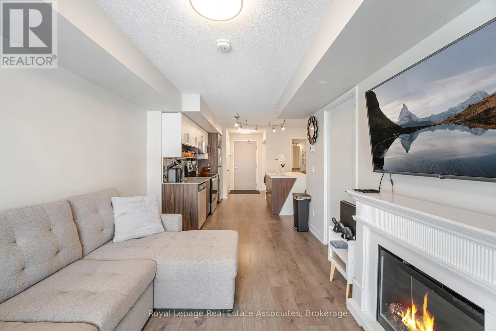 B327 - 1119 COOKE BOULEVARD