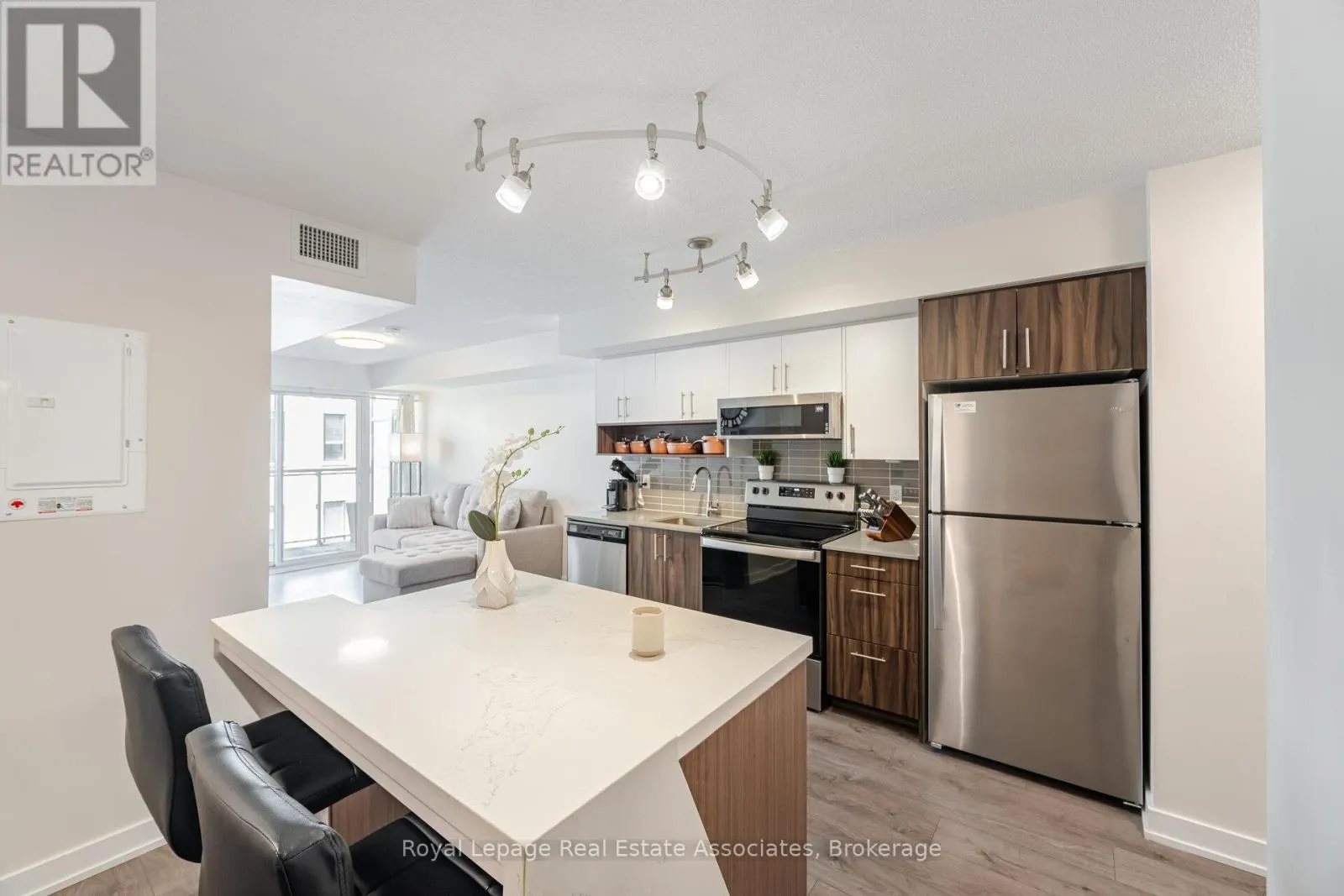 B327 - 1119 COOKE BOULEVARD