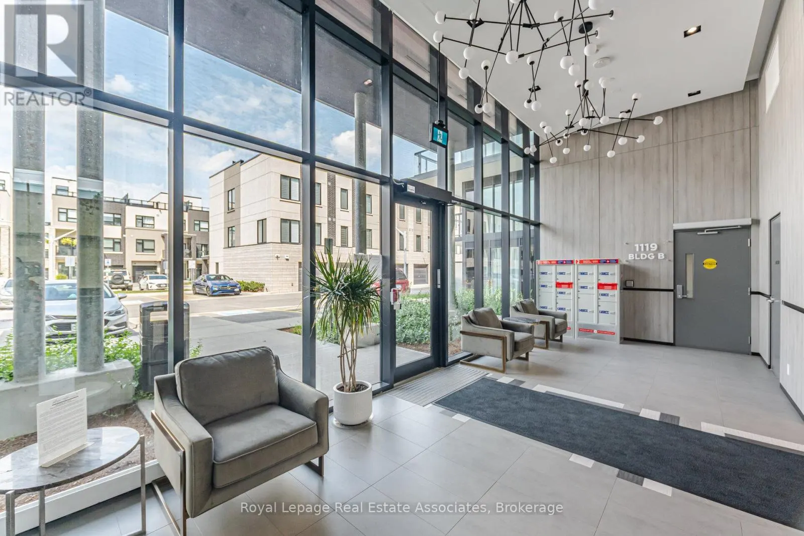 B327 - 1119 COOKE BOULEVARD