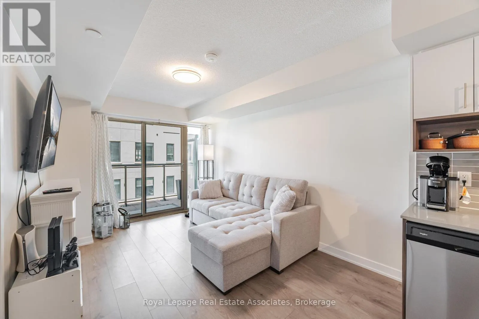 B327 - 1119 COOKE BOULEVARD