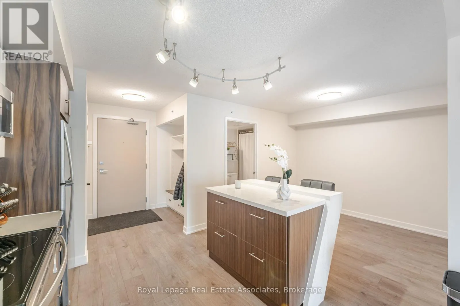 B327 - 1119 COOKE BOULEVARD