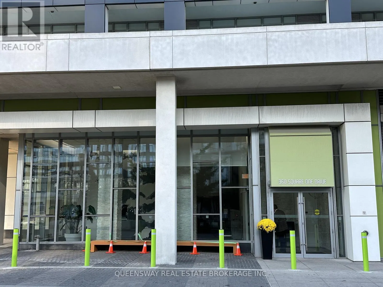 2104 - 360 SQUARE ONE DRIVE