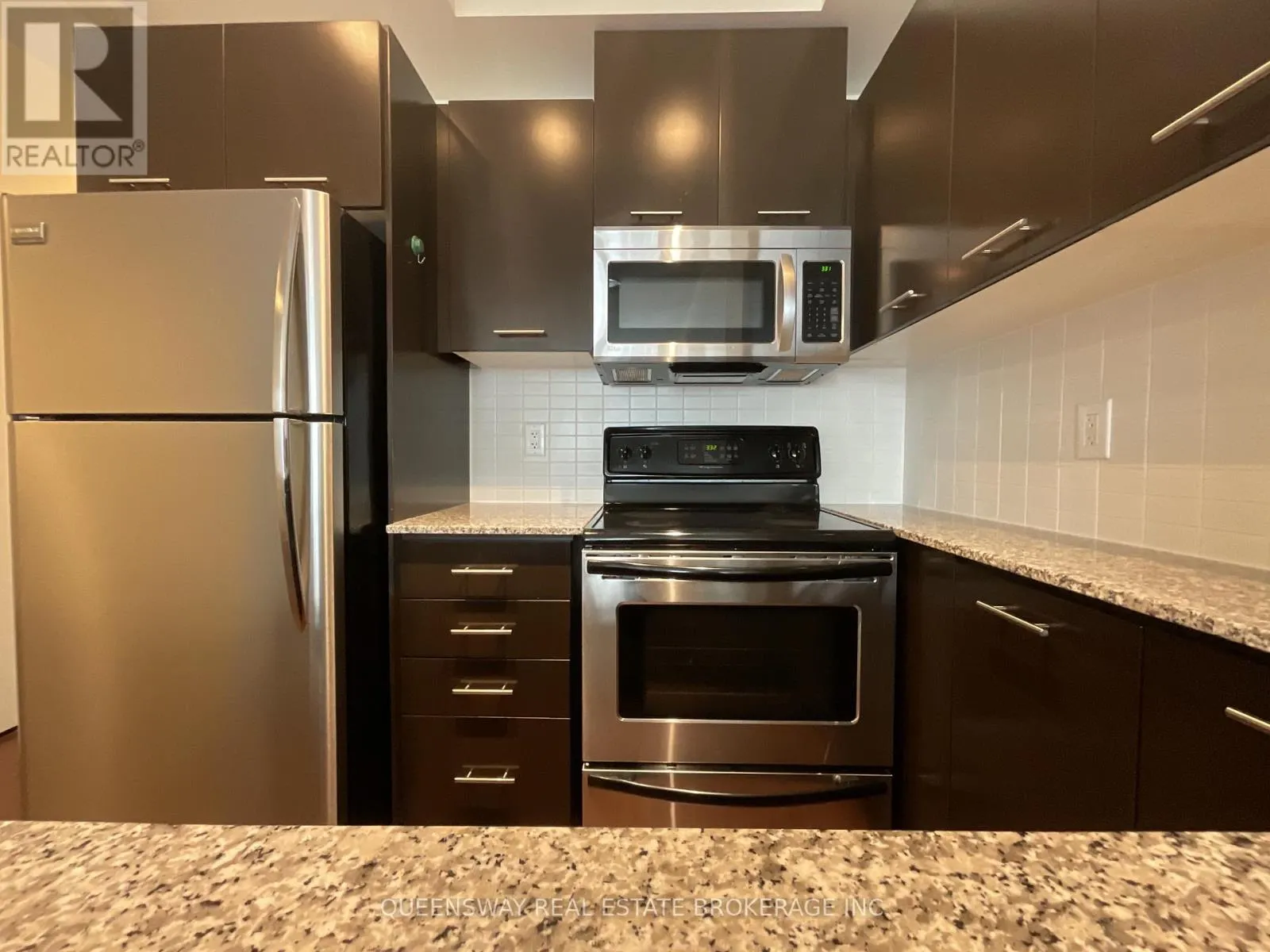 2104 - 360 SQUARE ONE DRIVE