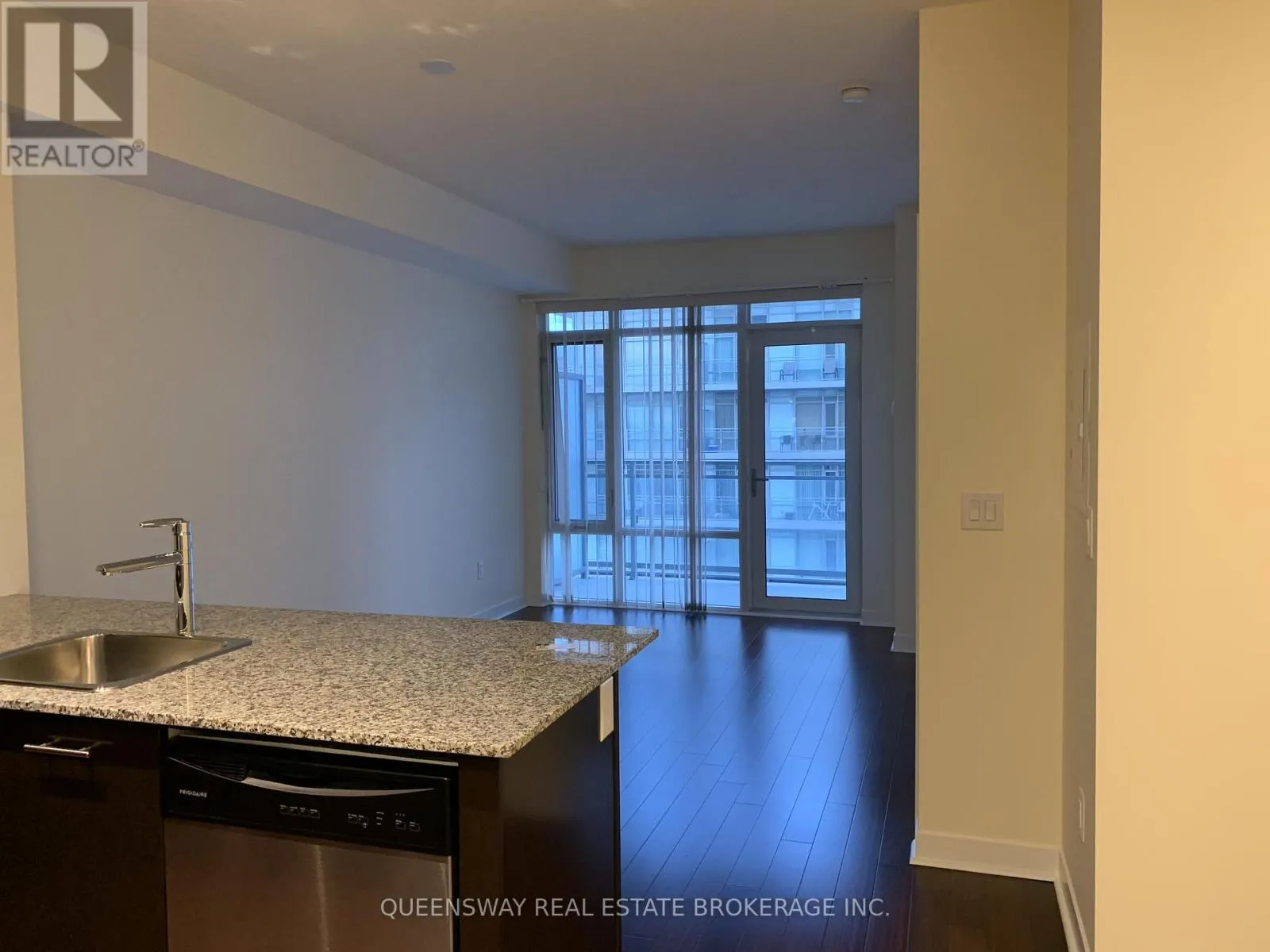 2104 - 360 SQUARE ONE DRIVE