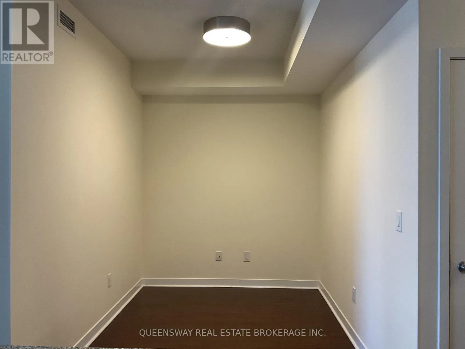 2104 - 360 SQUARE ONE DRIVE