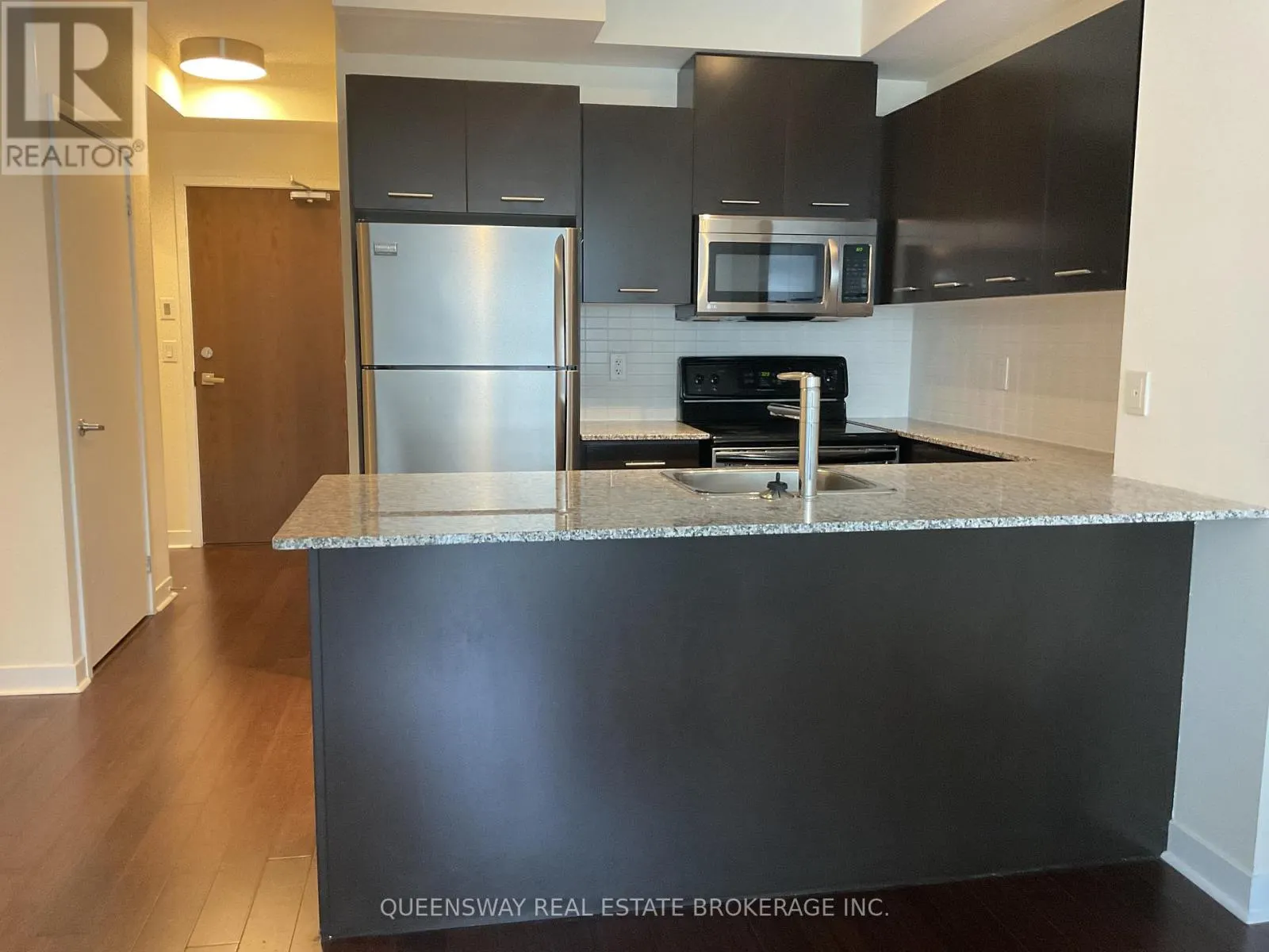 2104 - 360 SQUARE ONE DRIVE