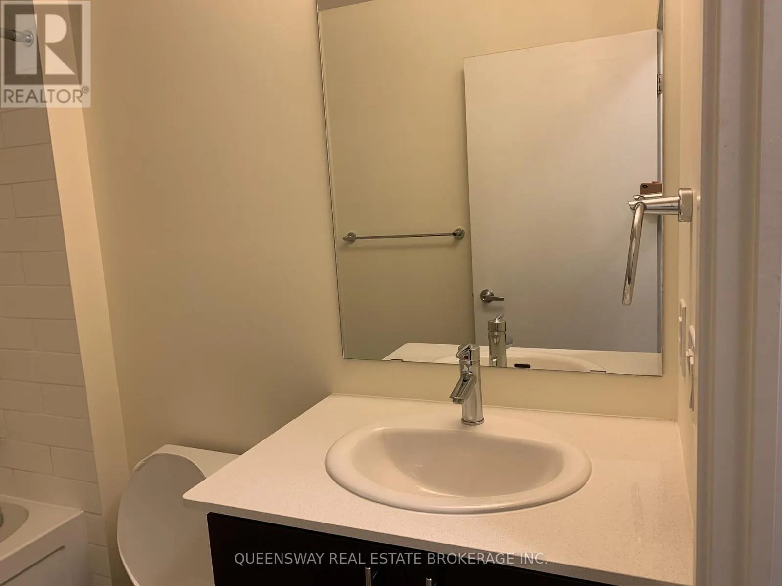 2104 - 360 SQUARE ONE DRIVE