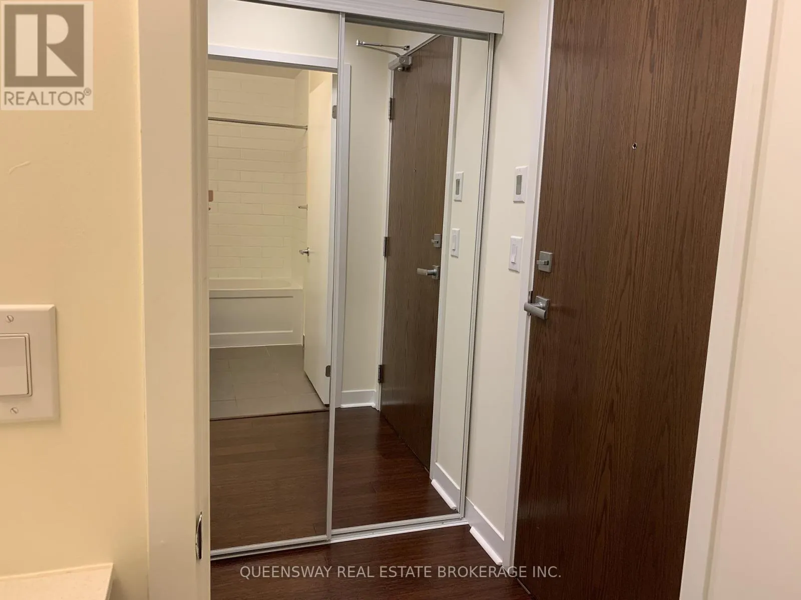 2104 - 360 SQUARE ONE DRIVE