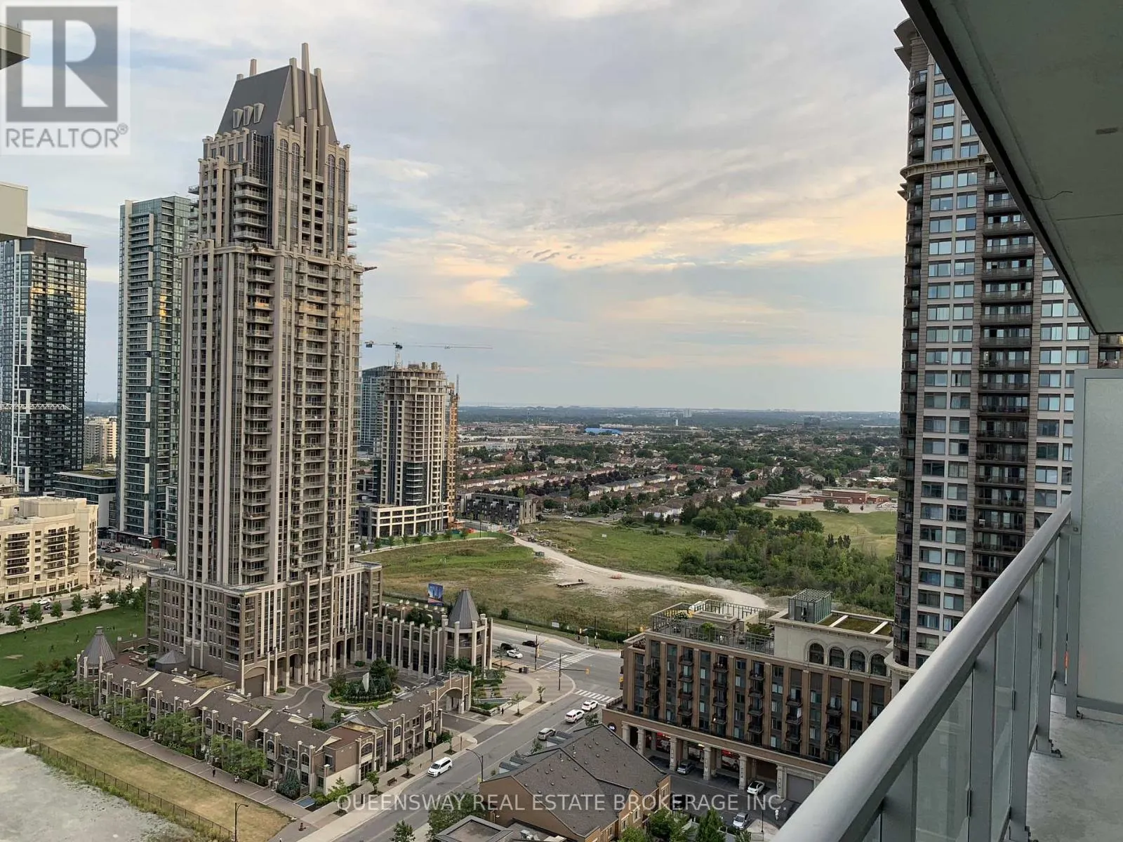 2104 - 360 SQUARE ONE DRIVE