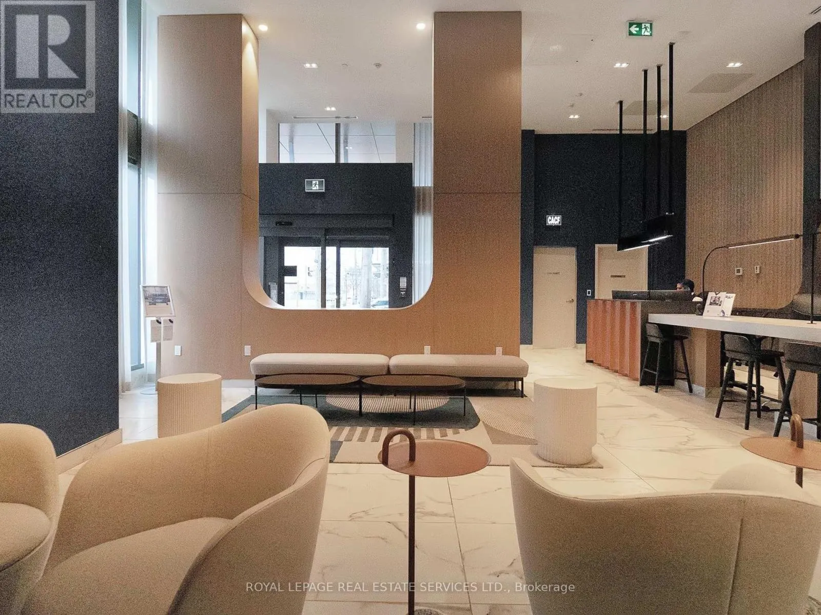 614 - 1195 THE QUEENSWAY