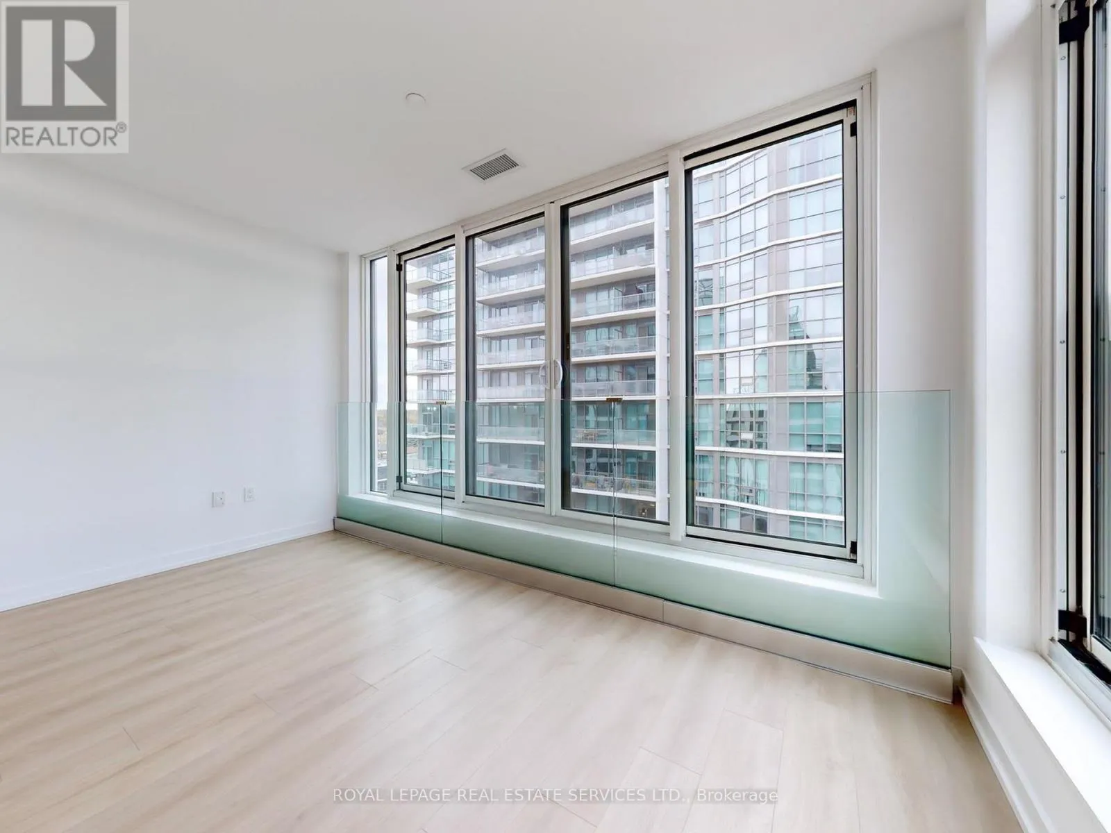 614 - 1195 THE QUEENSWAY