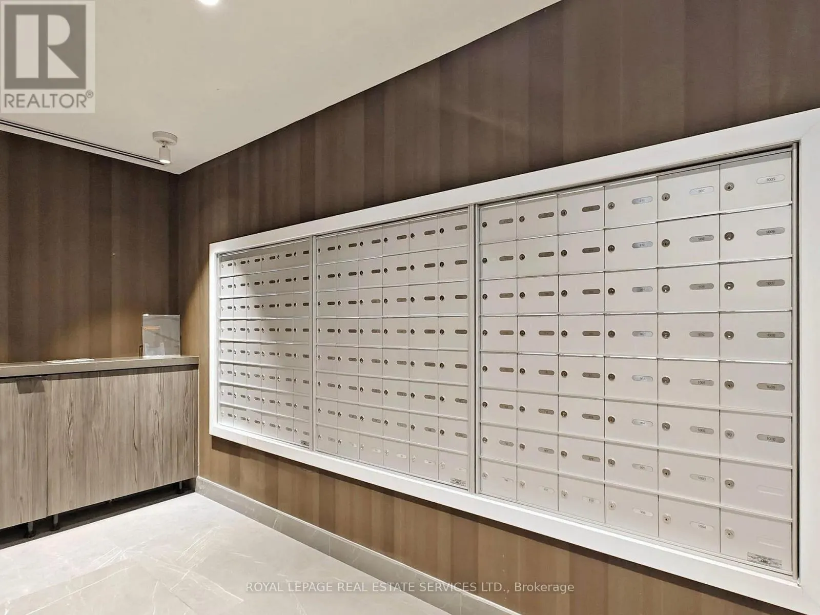 614 - 1195 THE QUEENSWAY