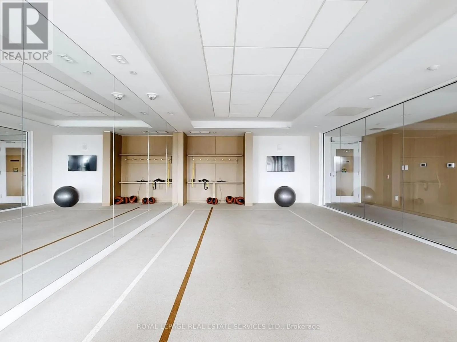 614 - 1195 THE QUEENSWAY