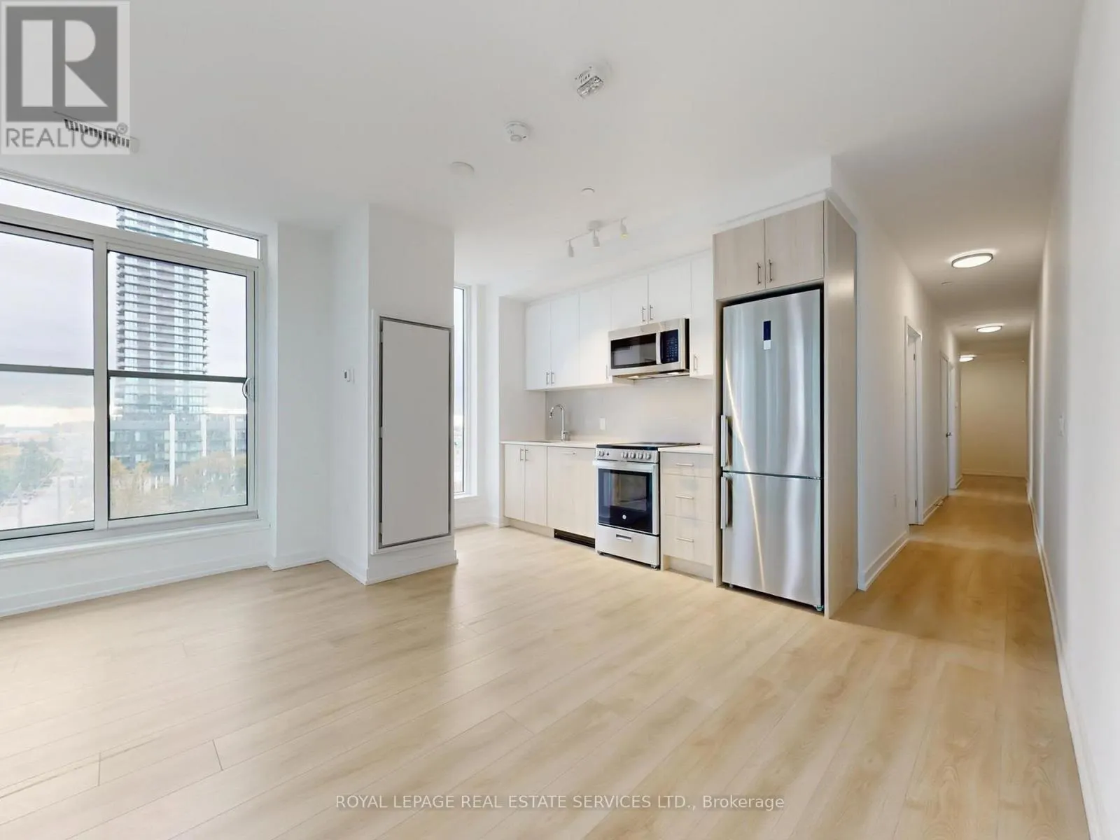 614 - 1195 THE QUEENSWAY