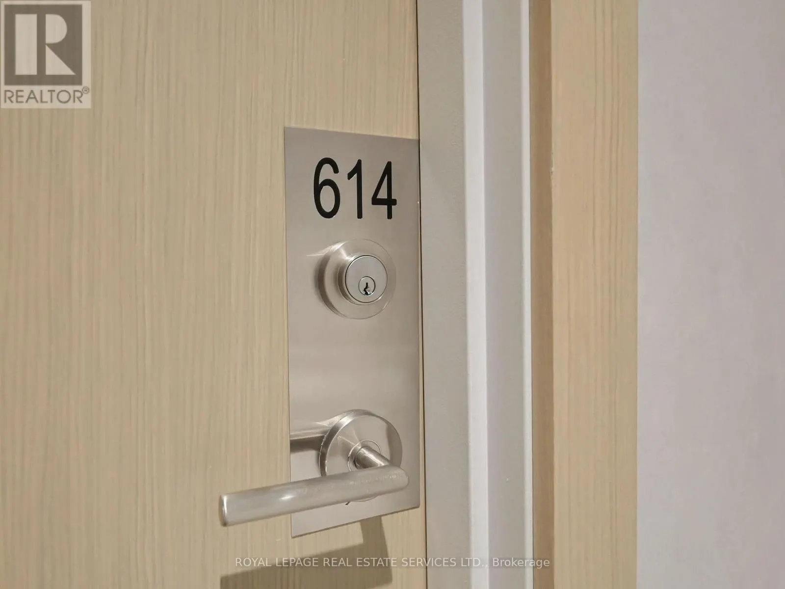 614 - 1195 THE QUEENSWAY