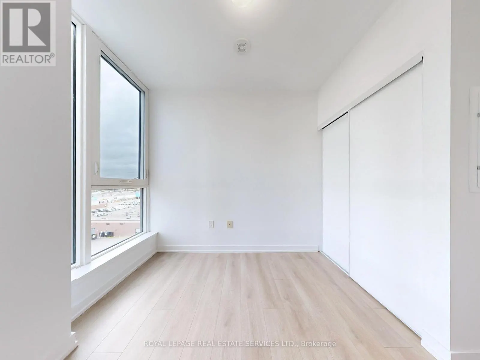 614 - 1195 THE QUEENSWAY