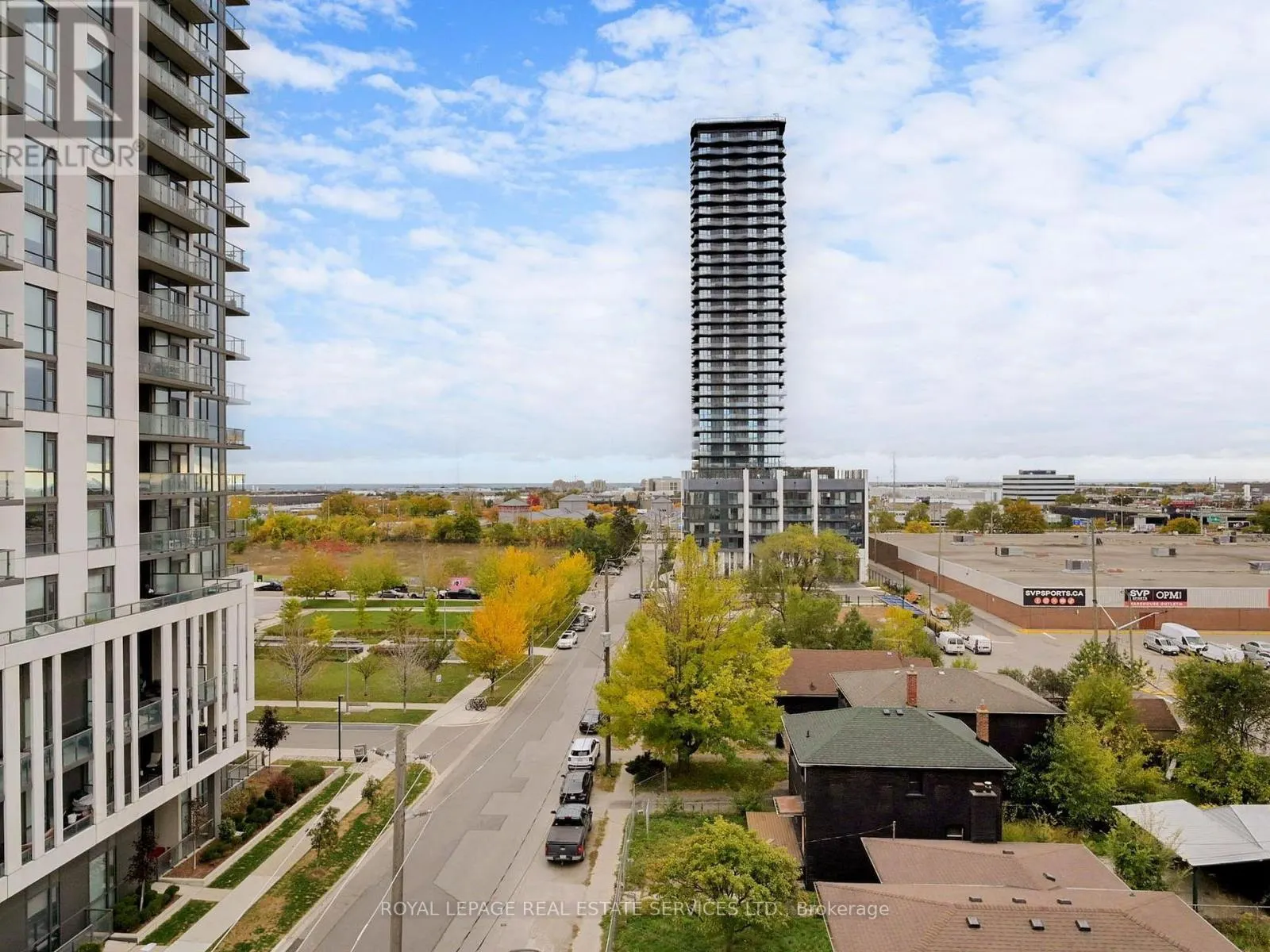 614 - 1195 THE QUEENSWAY