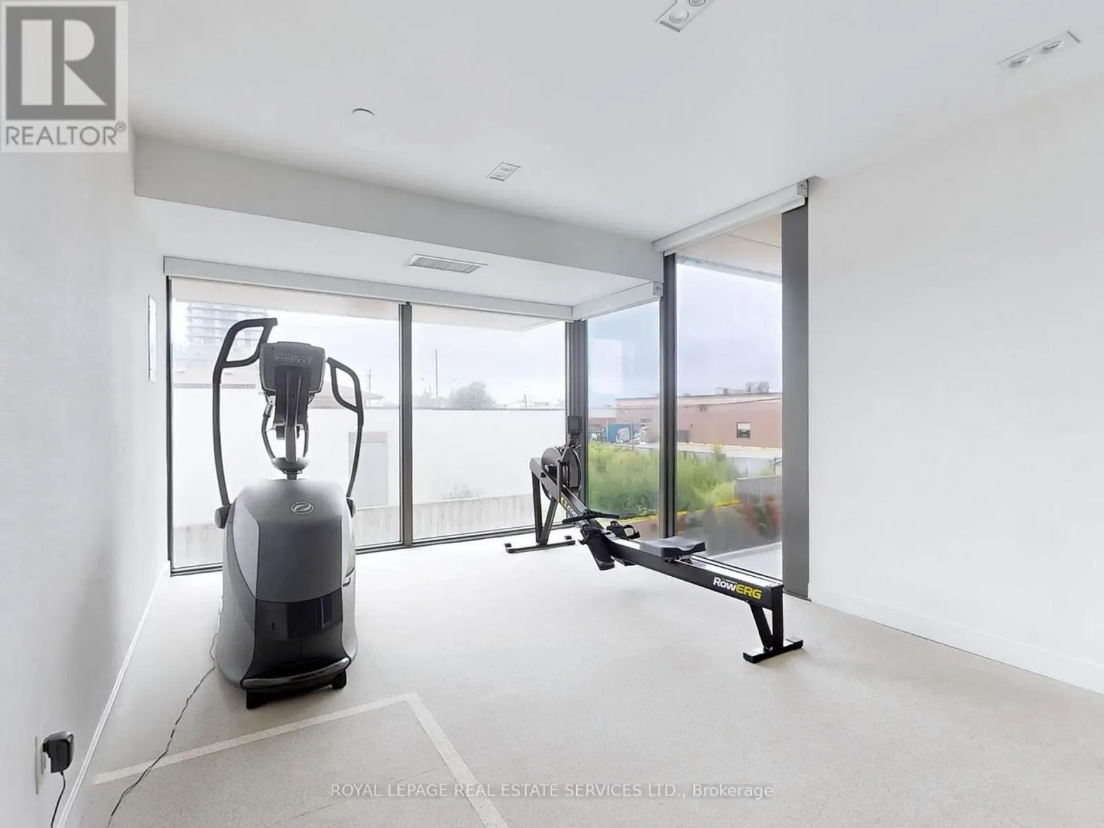 614 - 1195 THE QUEENSWAY