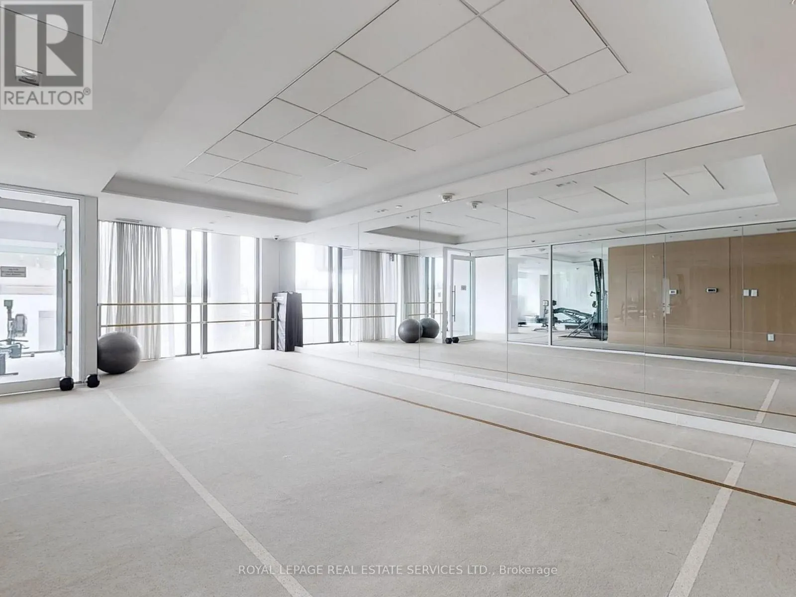 614 - 1195 THE QUEENSWAY